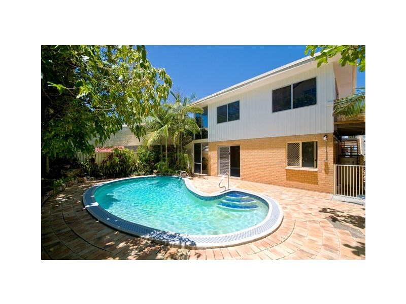 2/11  Kelly Avenue, Miami QLD 4220