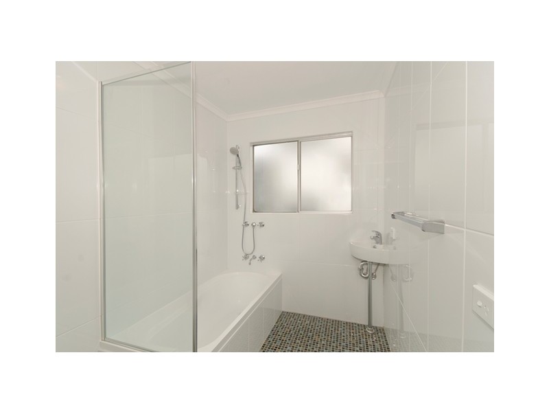 2/11  Kelly Avenue, Miami QLD 4220