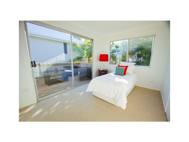 2/11  Kelly Avenue, Miami QLD 4220