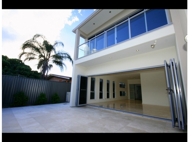 2/40 Albion Avenue, Miami QLD 4220