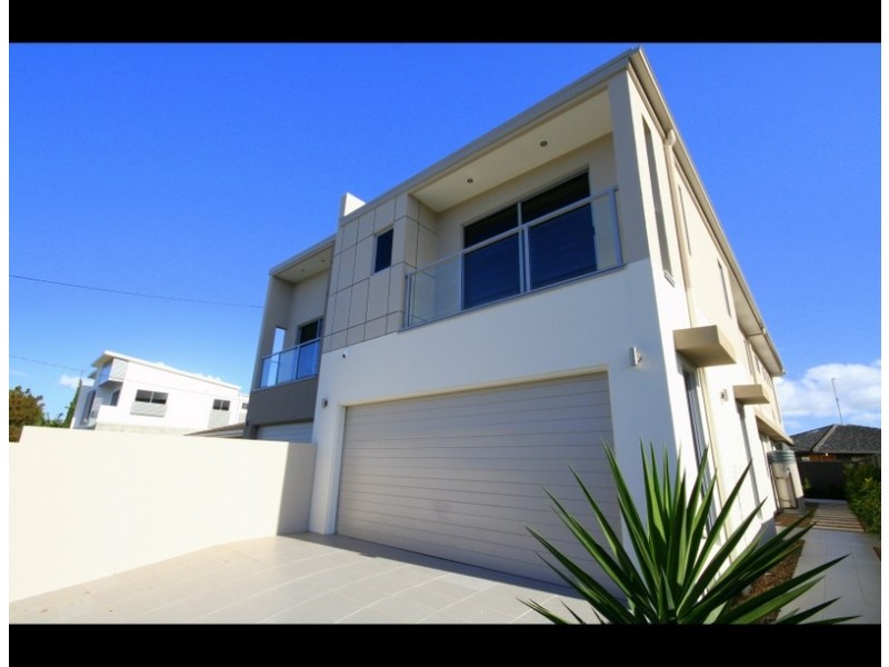 2/40 Albion Avenue, Miami QLD 4220