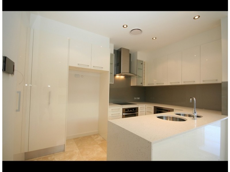 2/40 Albion Avenue, Miami QLD 4220
