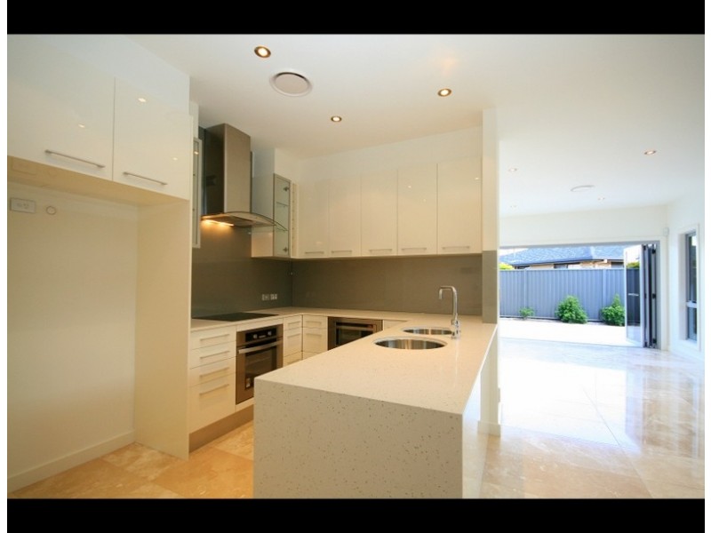 2/40 Albion Avenue, Miami QLD 4220