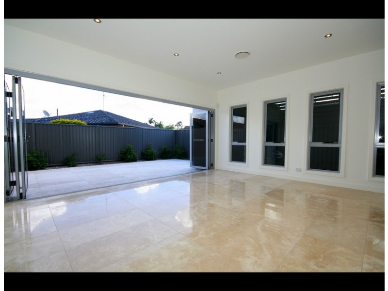 2/40 Albion Avenue, Miami QLD 4220