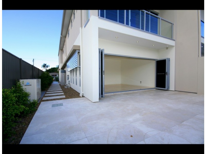 2/40 Albion Avenue, Miami QLD 4220