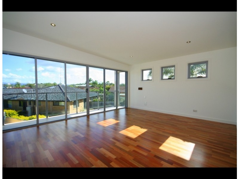 2/40 Albion Avenue, Miami QLD 4220