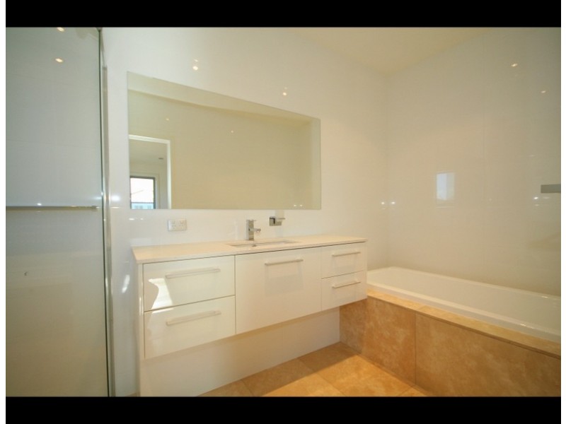 2/40 Albion Avenue, Miami QLD 4220