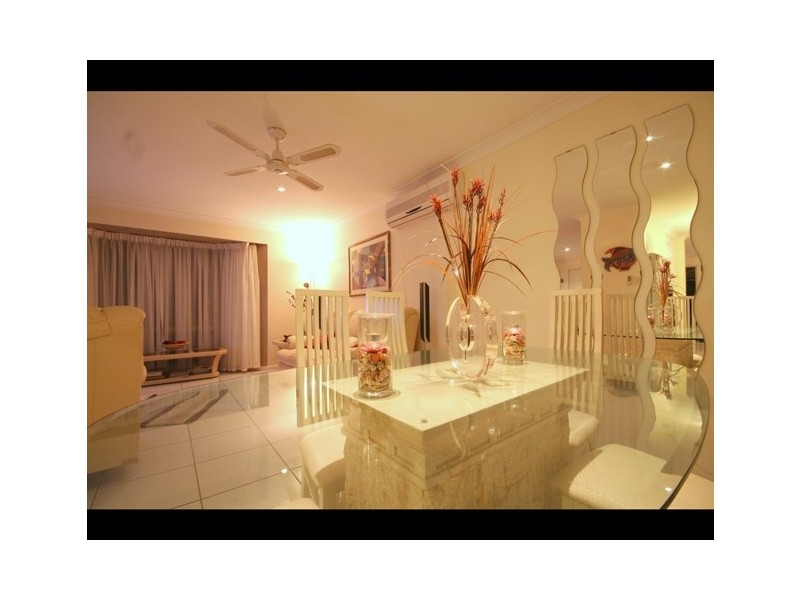 25 Whipbird Crt, Burleigh Waters QLD 4220