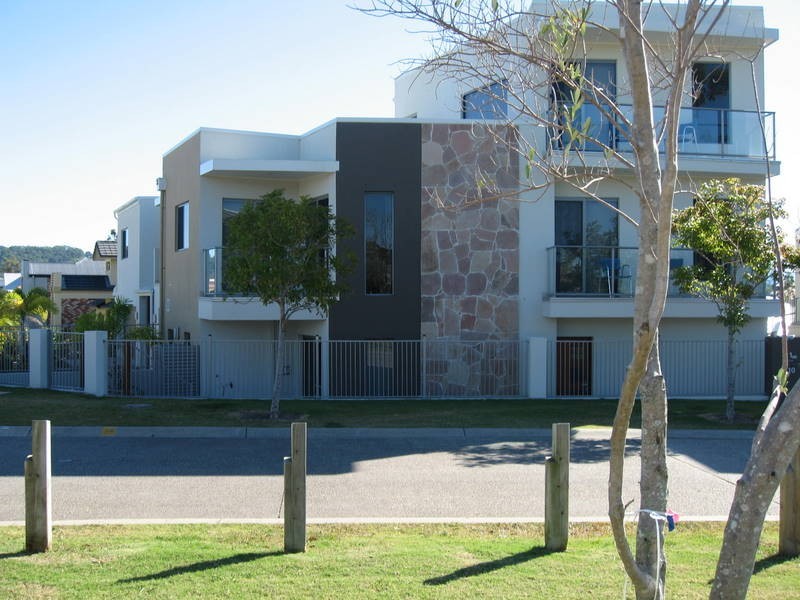 10 Cezaire Avenue, Varsity Lakes QLD 4227