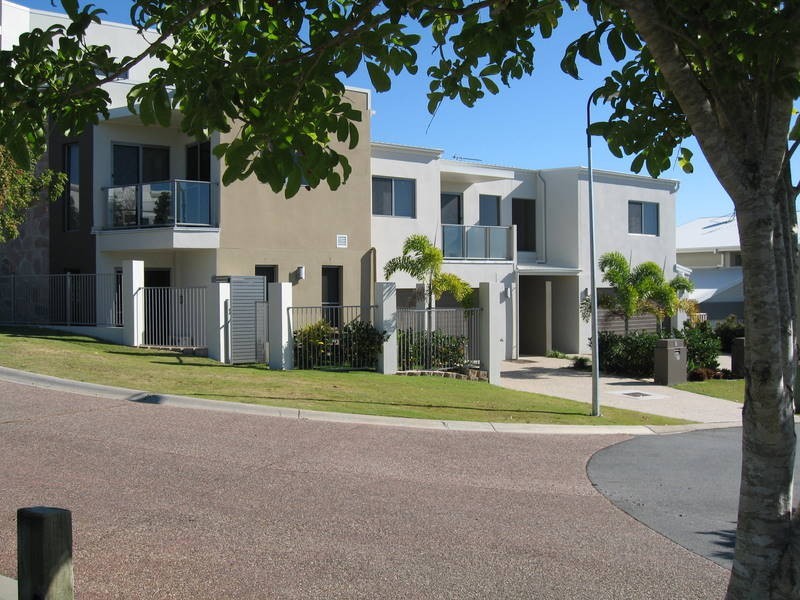 10 Cezaire Avenue, Varsity Lakes QLD 4227