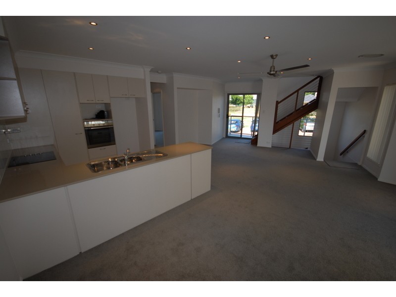 10 Cezaire Avenue, Varsity Lakes QLD 4227