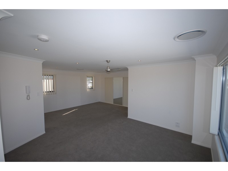 10 Cezaire Avenue, Varsity Lakes QLD 4227