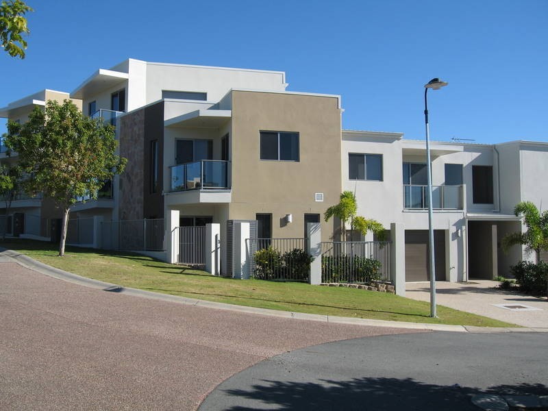 10 Cezaire Avenue, Varsity Lakes QLD 4227