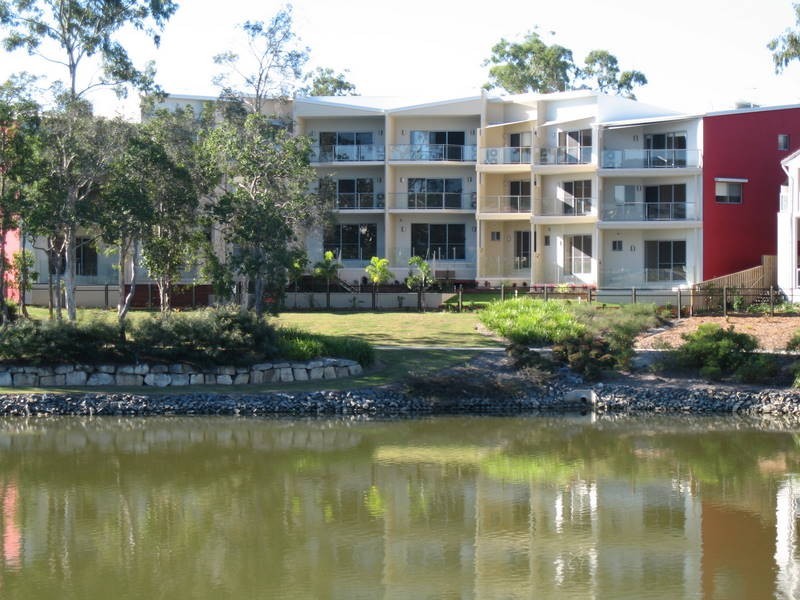 35 Azzura Drive, Varsity Lakes QLD 4227