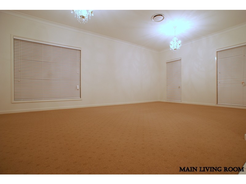 17 Valetta Crescent, Varsity Lakes QLD 4227