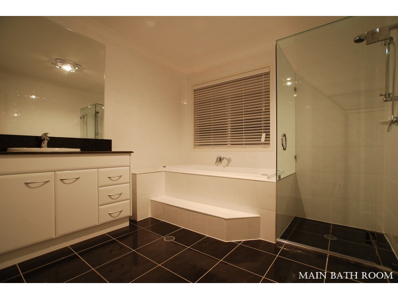 17 Valetta Crescent, Varsity Lakes QLD 4227