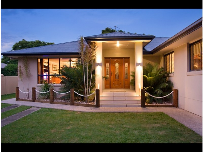 32 Tallebudgera Creek Road, Burleigh Heads QLD 4220