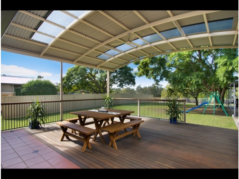 32 Tallebudgera Creek Road, Burleigh Heads QLD 4220