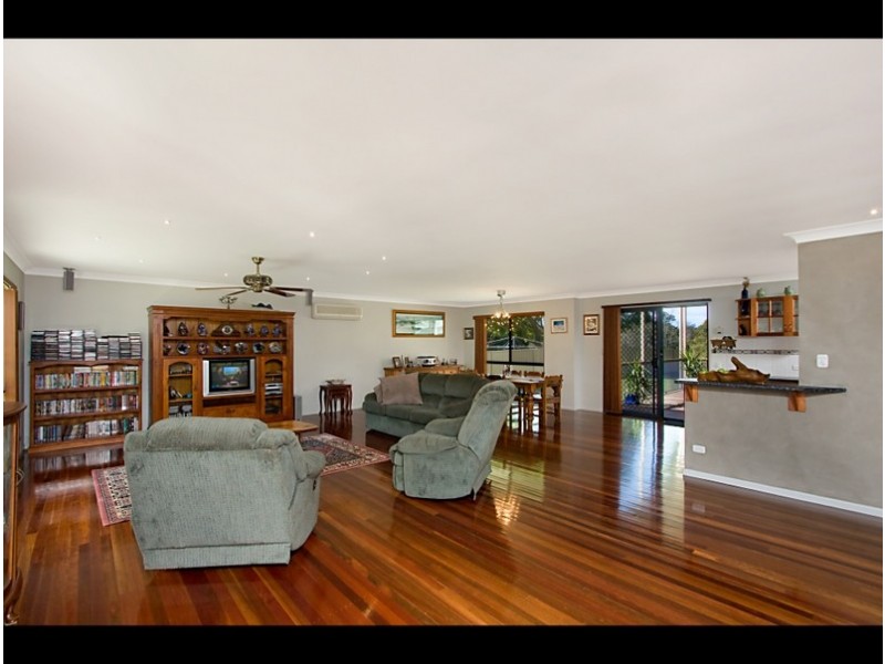 32 Tallebudgera Creek Road, Burleigh Heads QLD 4220
