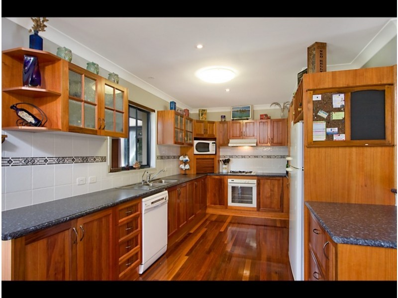 32 Tallebudgera Creek Road, Burleigh Heads QLD 4220