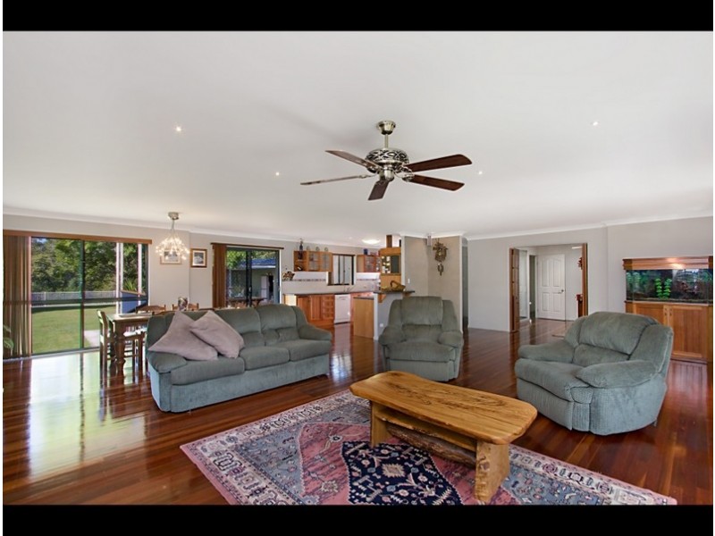 32 Tallebudgera Creek Road, Burleigh Heads QLD 4220