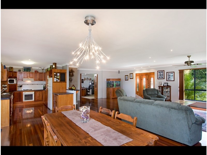 32 Tallebudgera Creek Road, Burleigh Heads QLD 4220