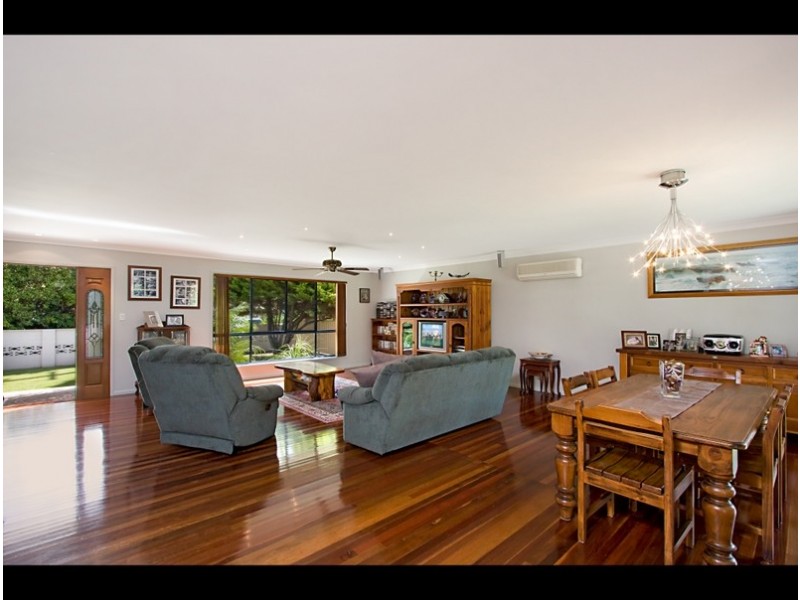 32 Tallebudgera Creek Road, Burleigh Heads QLD 4220