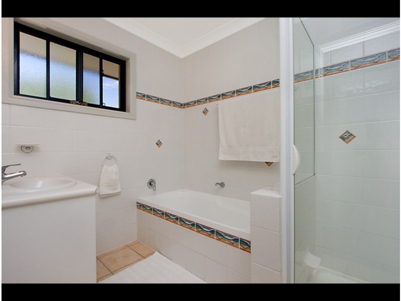 32 Tallebudgera Creek Road, Burleigh Heads QLD 4220