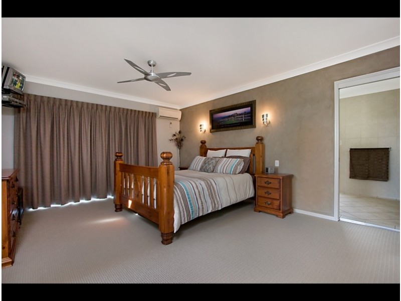 32 Tallebudgera Creek Road, Burleigh Heads QLD 4220