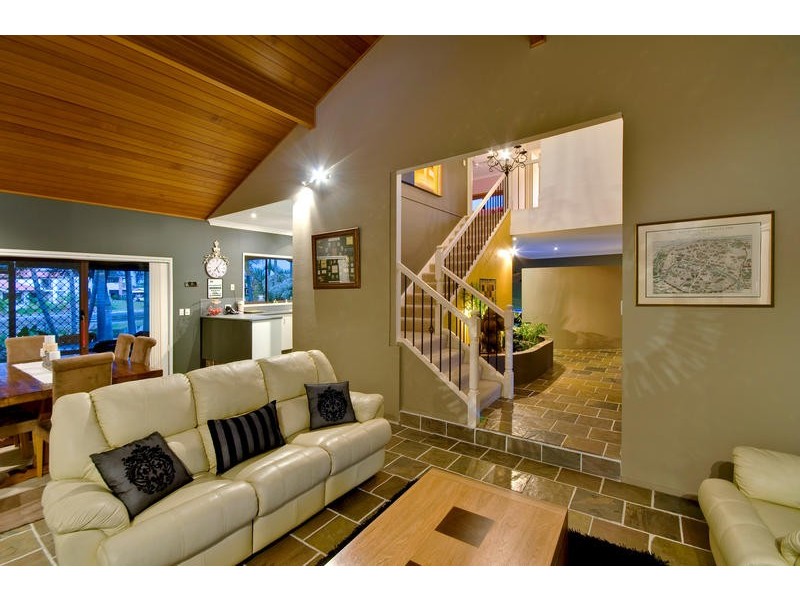 110 Tallebudgera Drive, Palm Beach QLD 4221