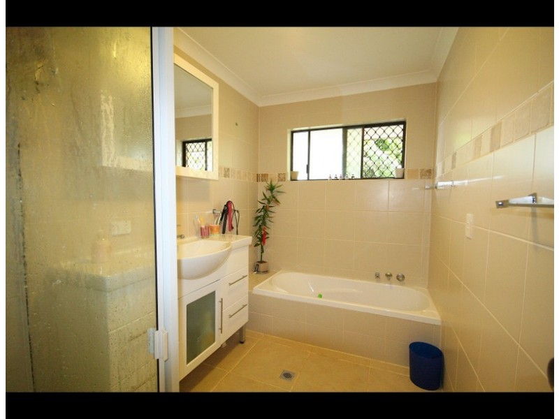 3 Angus Court, Highland Park QLD 4211