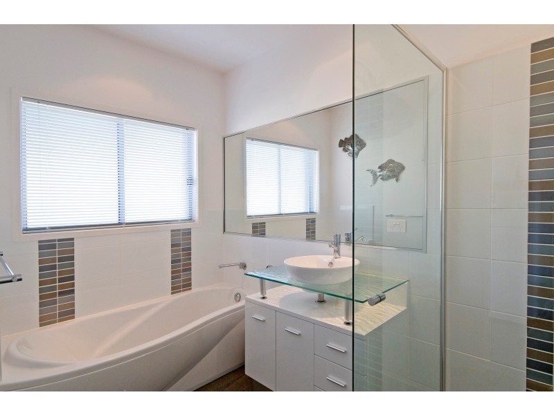 16 Snowwood Street, Reedy Creek QLD 4227