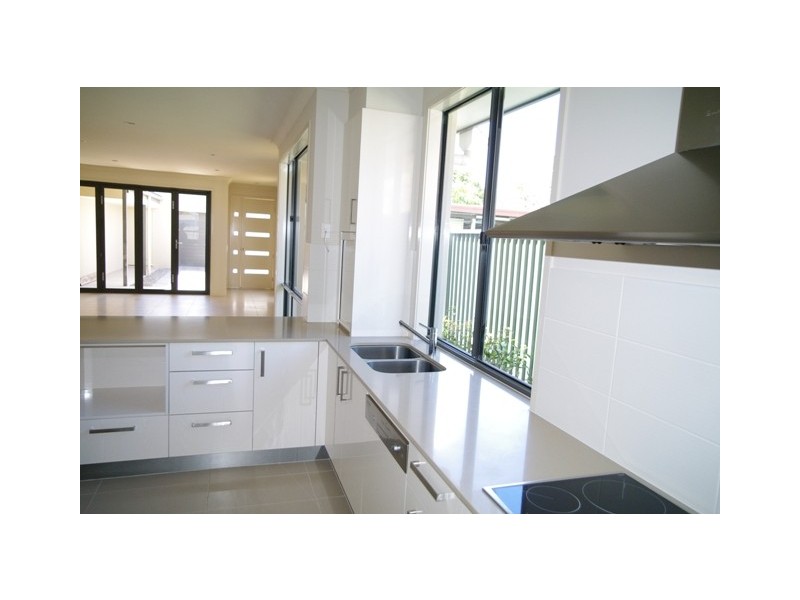 1/4 Christine Avenue, Burleigh Heads QLD 4220