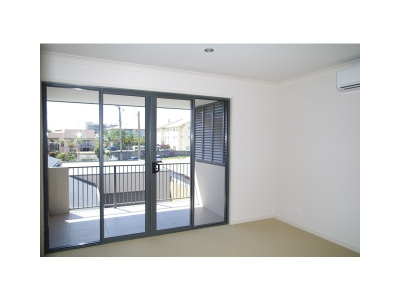 1/4 Christine Avenue, Burleigh Heads QLD 4220