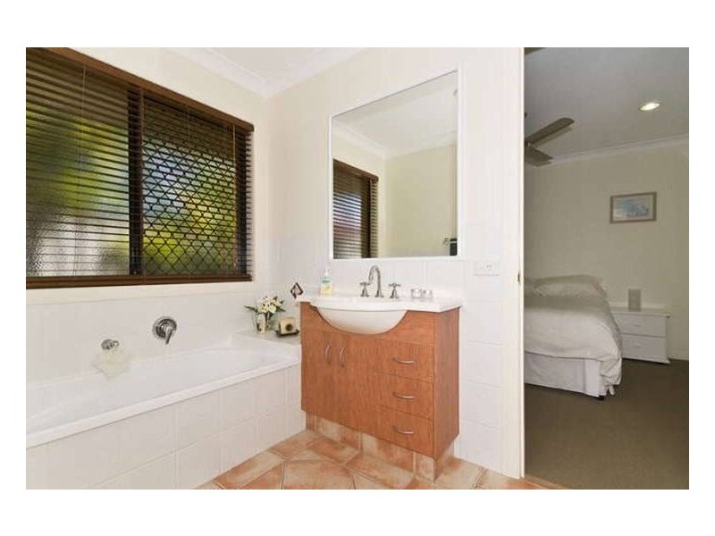 40 Sea Eagle Drive, Burleigh Waters QLD 4220