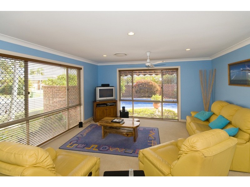 21 Coronet Crescent, Burleigh Waters QLD 4220