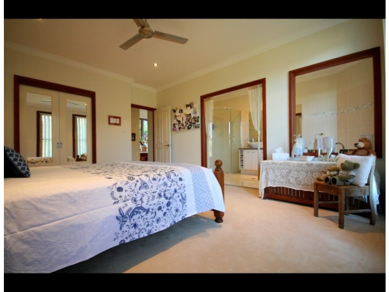 24 Grove Creek Close, Reedy Creek QLD 4227