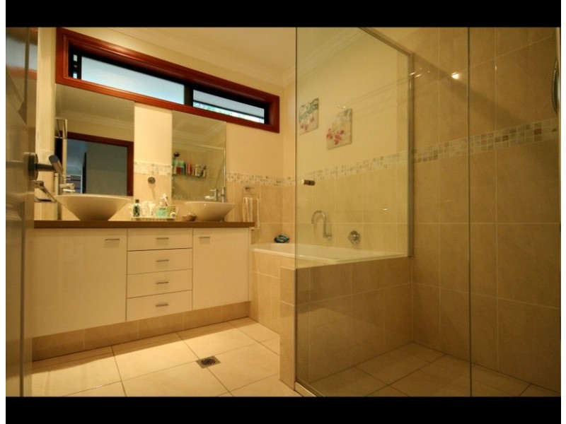 24 Grove Creek Close, Reedy Creek QLD 4227