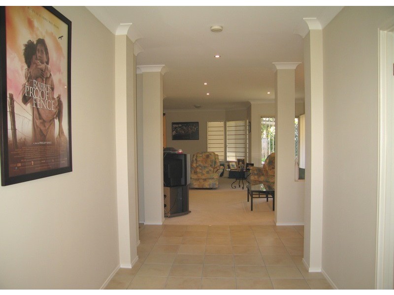 10 Maldives Way, Burleigh Waters QLD 4220