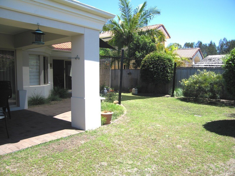 10 Maldives Way, Burleigh Waters QLD 4220