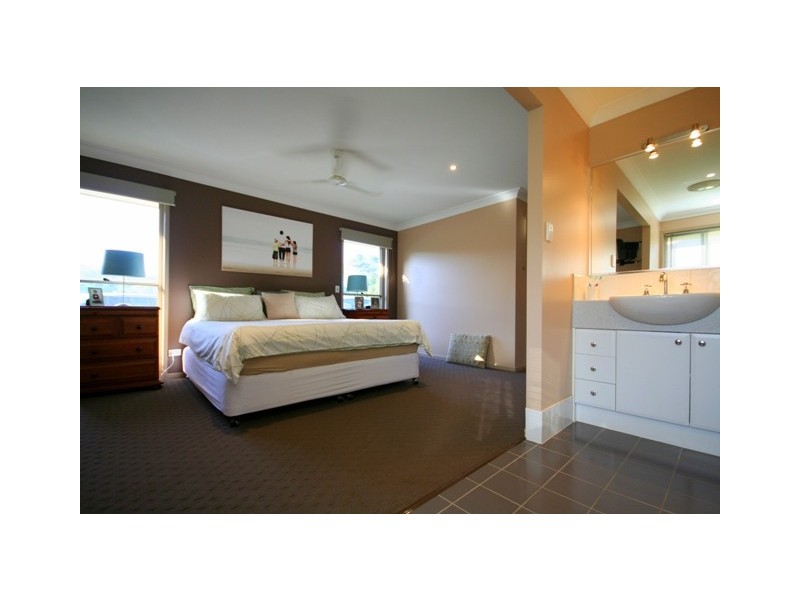 13 Des Quinlan Cr, Tallebudgera QLD 4228