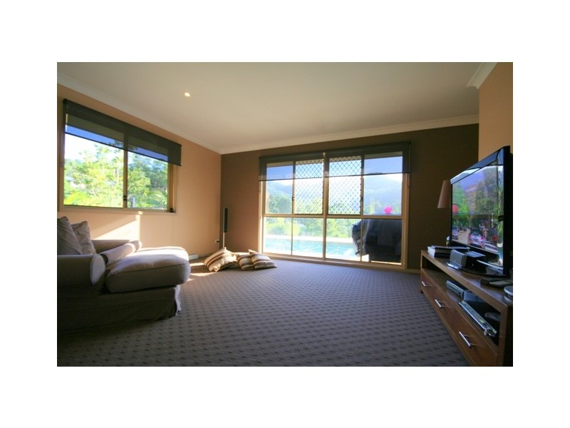 13 Des Quinlan Cr, Tallebudgera QLD 4228
