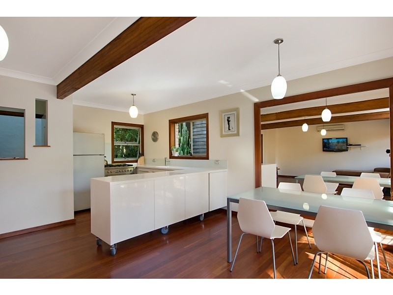 58 Ocean Parade, Burleigh Heads QLD 4220