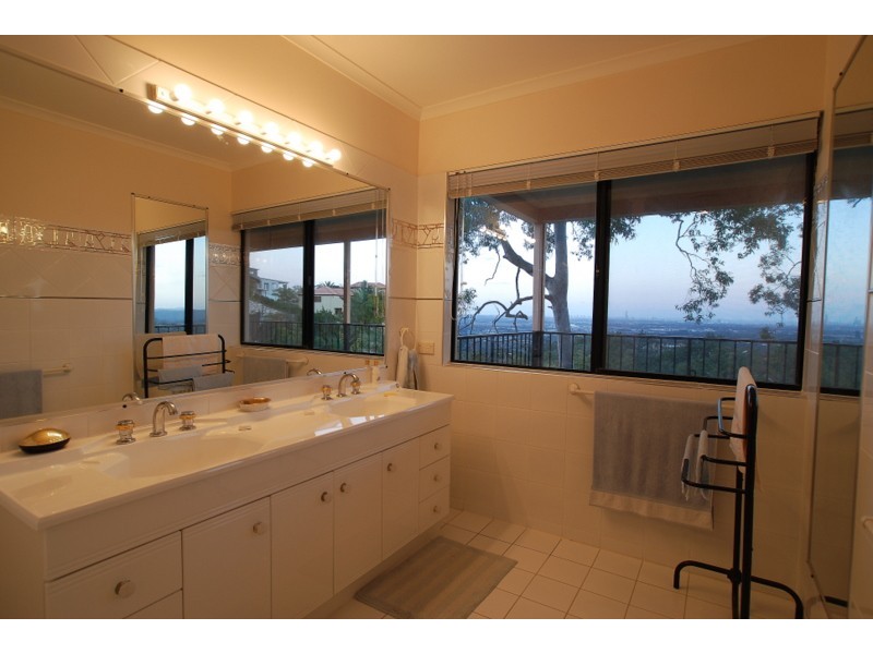 125 Strawberry Road, Mudgeeraba QLD 4213