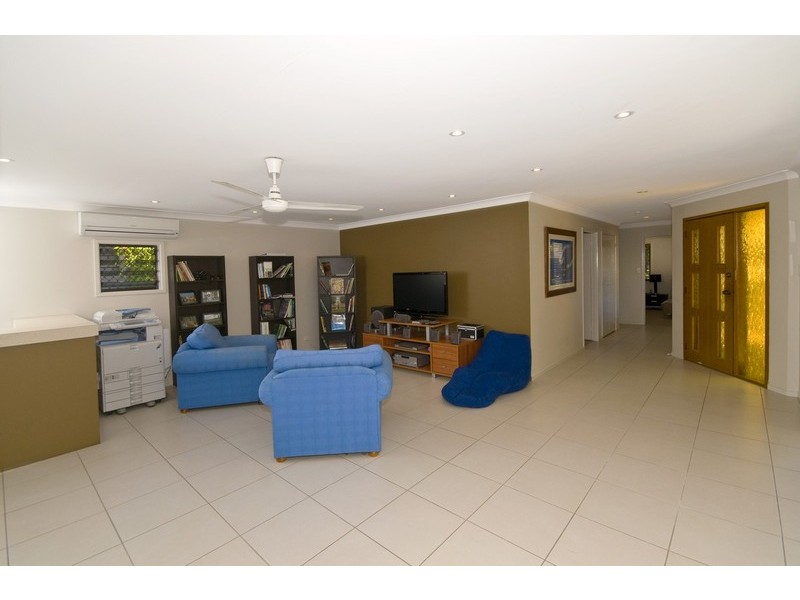 6 Auk Avenue, Burleigh Waters QLD 4220