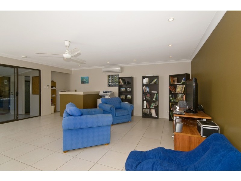 6 Auk Avenue, Burleigh Waters QLD 4220