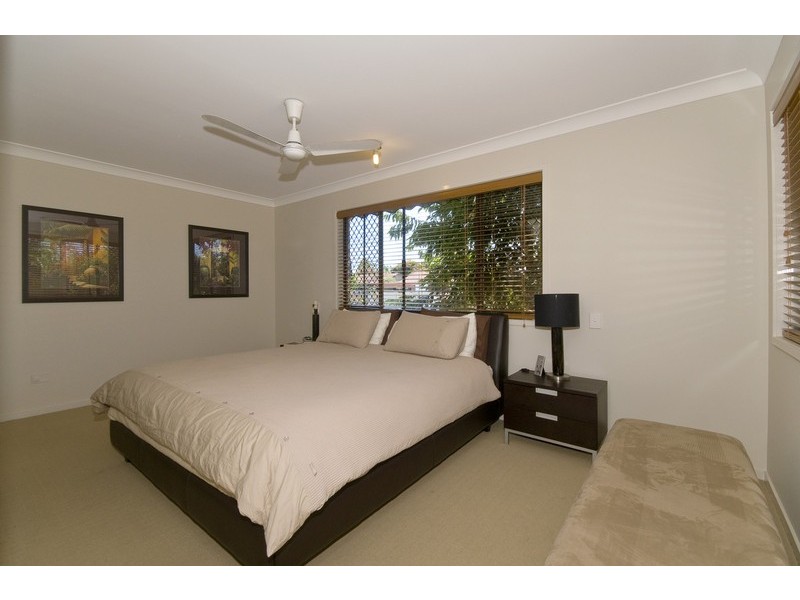 6 Auk Avenue, Burleigh Waters QLD 4220