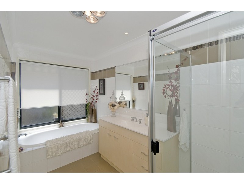 3 St Helens Crt, Burleigh Waters QLD 4220