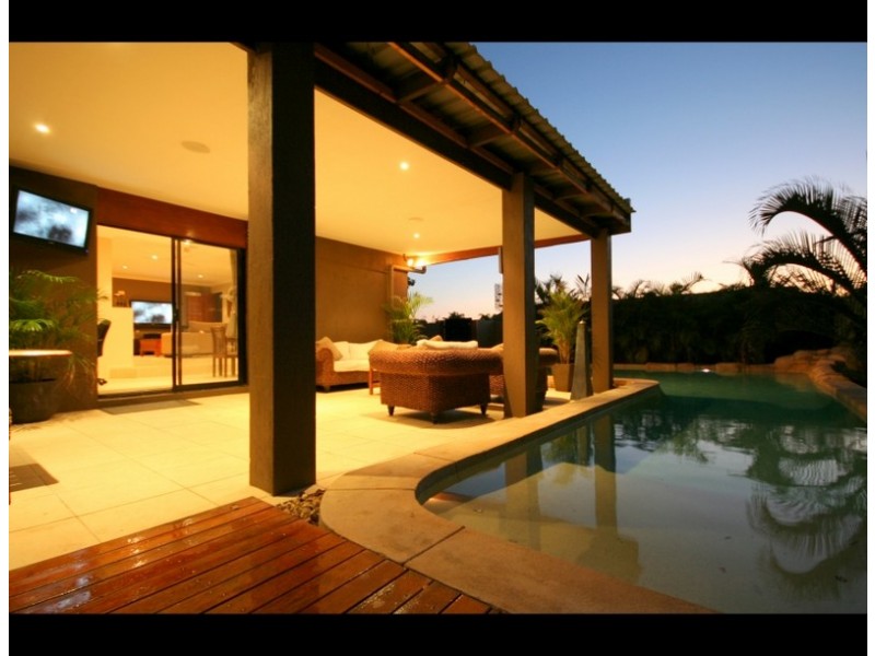 1 Moorhen Place, Burleigh Waters QLD 4220