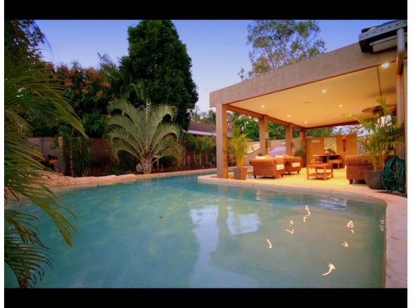 1 Moorhen Place, Burleigh Waters QLD 4220